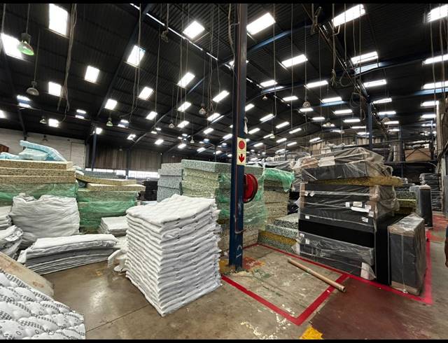 2,900M² WAREHOUSE TO LET IN KEW